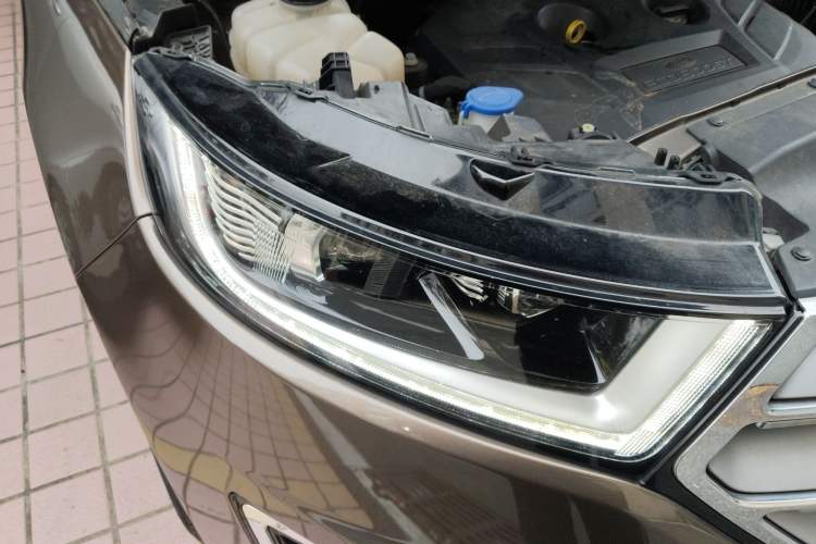 Used Ford Edge 2016 EcoBoost 245 Two-Wheel-Drive Titanium 7-Seater Right Front Headlight