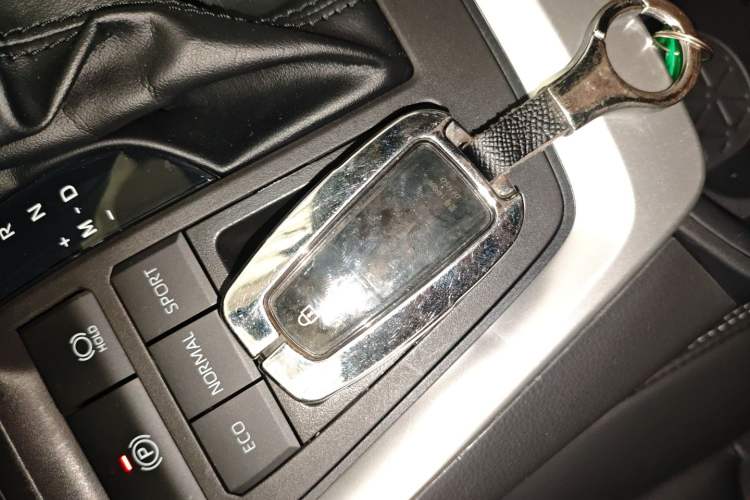 Used Toyota RAV4 2023 2.0L CVT Two-Wheel Drive Fashion Plus Edition Vehicle Key