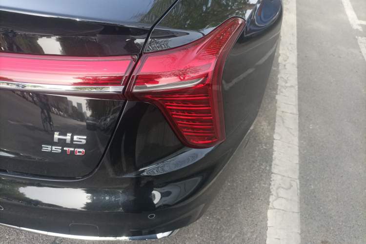 Used Hongqi H5 2024 1.5T DCT Smart Connect Flagship Edition Right Rear Taillight