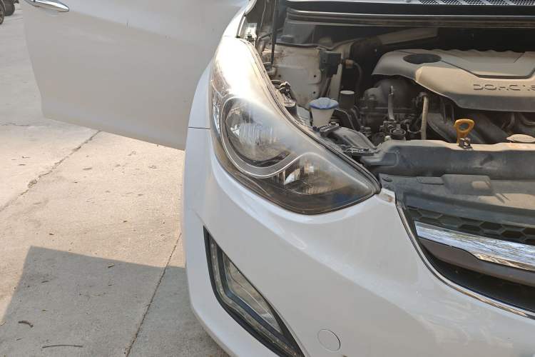 Used Hyundai Elantra (5th Generation / Langdong) 2013 1.6L Automatic Leading Model Right Front Headlight