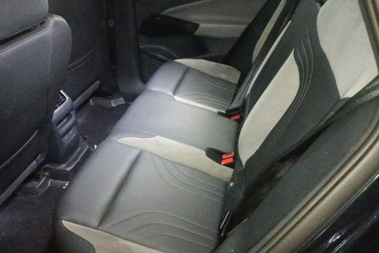 Used Volkswagen ID.4 CROZZ 2022 Long-Range Lite PRO Edition Left Rear Seat