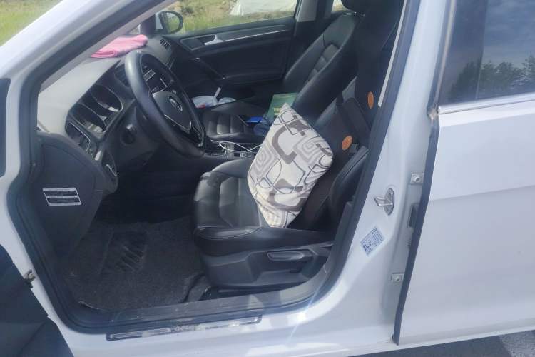 Used Volkswagen Golf 2016 230TSI Automatic Luxury Version Left Front Seat