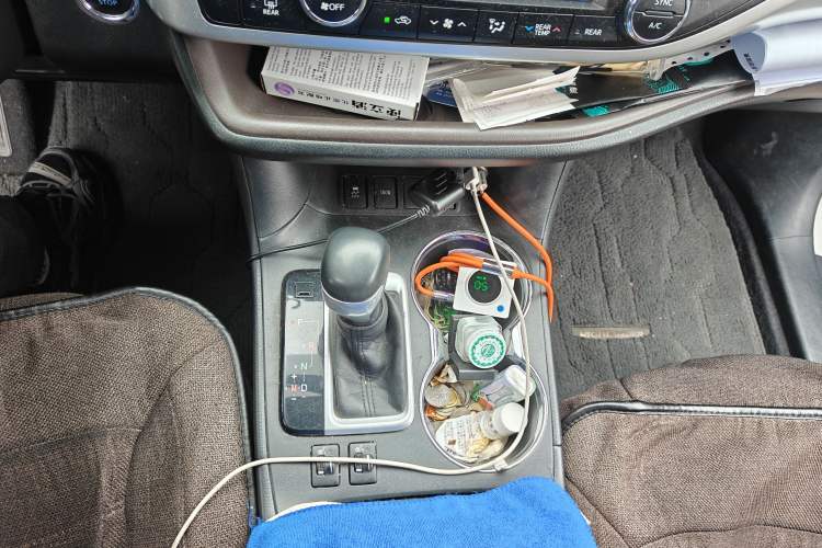 Used Toyota Highlander 2017 2.0T Two-Wheel Drive Luxury Edition 7 Seats Gear Lever