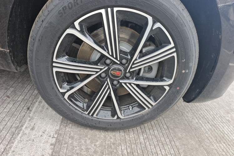 Used Hongqi H5 PHEV 2025 170 Super Hybrid Version Right Front Wheel Hub