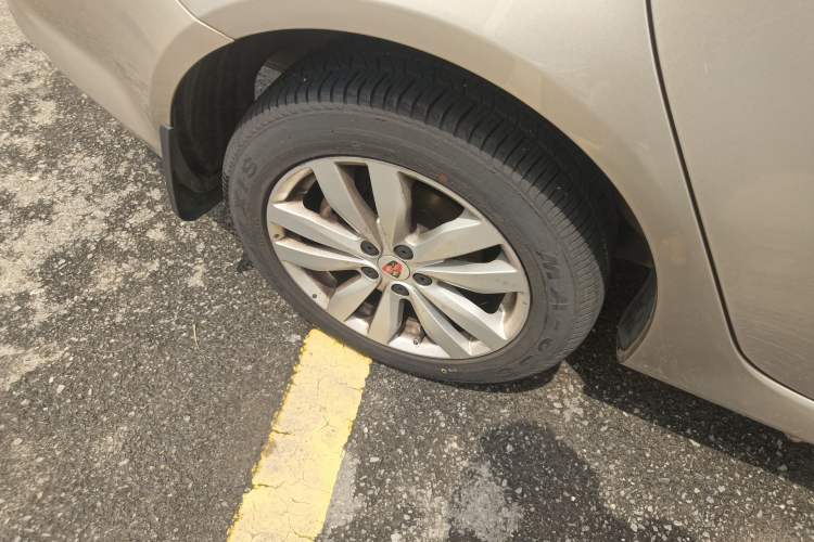 Used Roewe 350 2015 1.5L Automatic Luxury Sunroof Edition
