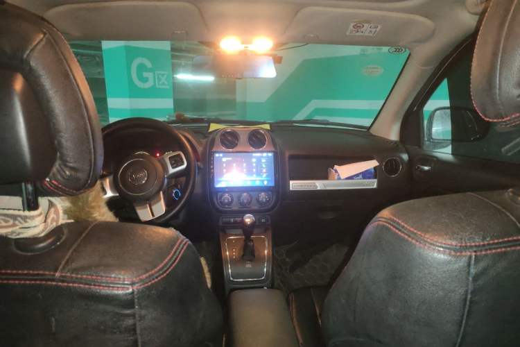 Used Jeep Compass 2014 2.0L two-wheel drive sport version Headliner