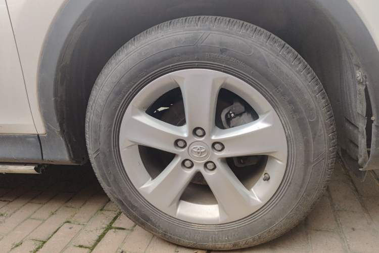 Used Toyota RAV4 2013 2.0L CVT Four-Wheel Drive New Edition