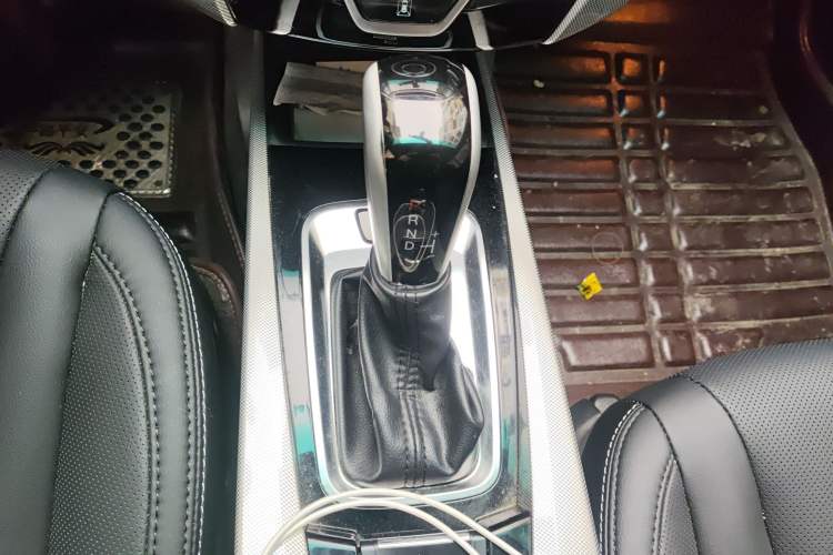 Used Luxgen U6 SUV 2015 2.0T ZhiZun Model