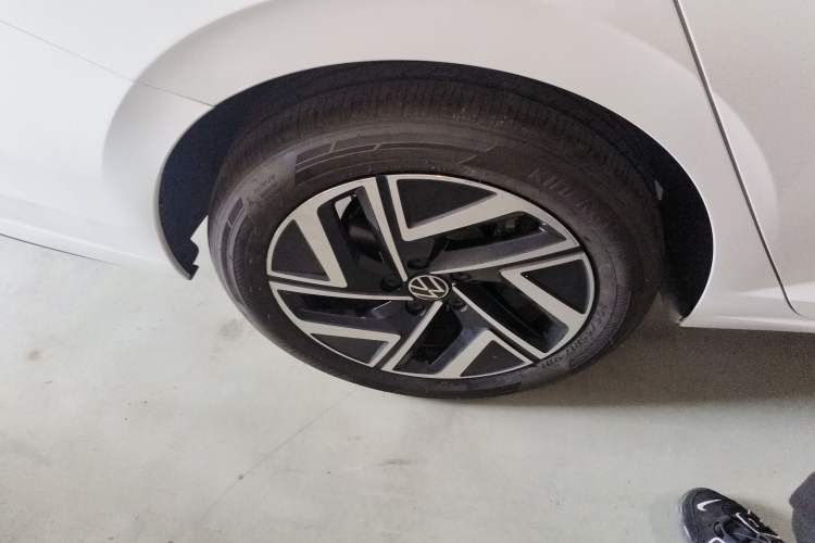 Used Volkswagen Sagitar 2025 300TSI DSG Excellence Edition Right Rear Wheel Hub