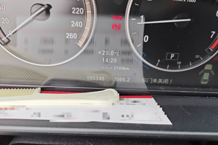 Used BMW 5 Series 2013 530Li Leading Model Odometer Close Up