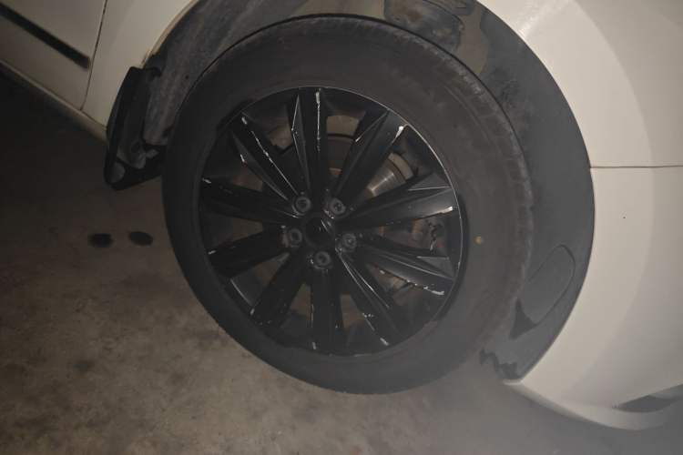 Used Volkswagen Bora 2016 1.6L Automatic Comfort Model Right Front Wheel Hub