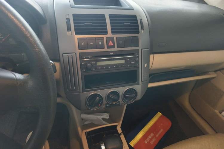 Used Volkswagen Polo 2009 Jingqing 1.6L Automatic Fashion Edition Audio And AC Panel