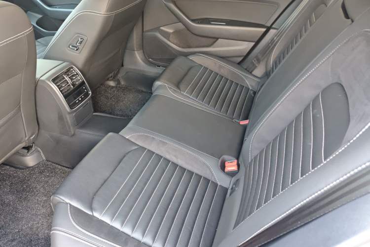 Used Volkswagen Magotan 2020 330TSI DSG Leading Model Left Rear Seat