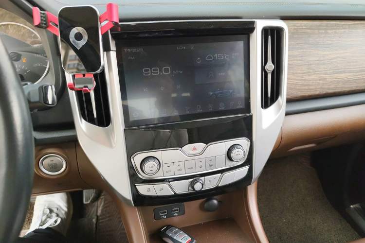 Used Great Wall Poer 2019 2.0T Automatic Gasoline 4x4 Sport Edition GW4C20B Audio And AC Panel