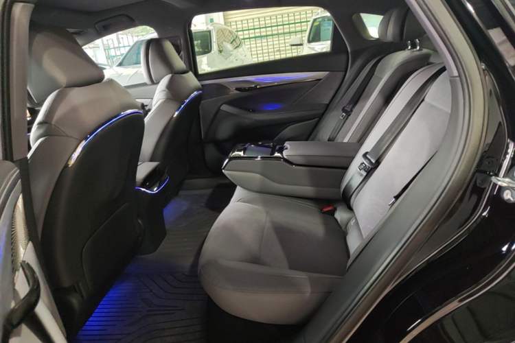 Used VOYAH PASSION 2024 PHEV Four-Wheel Drive Ultra-Long Range Flagship Model Left Rear Seat