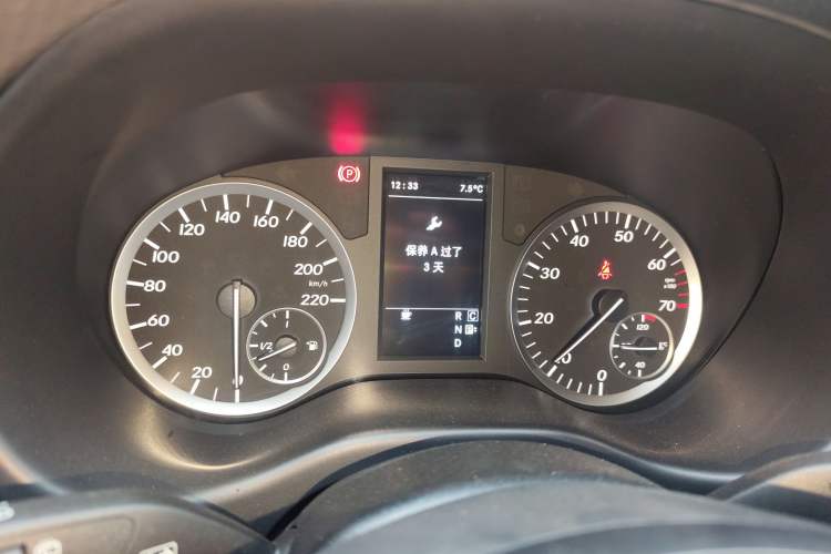 Used Mercedes-Benz Vito 2018 2.0T Elite Version 7 Seats China VI Emission Standard
