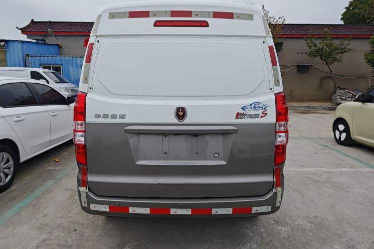 Used Jinbei New Hiace S 2023 1.5L Wealth Edition Van 2/5-Seater Air-Conditioned Model SWC15M