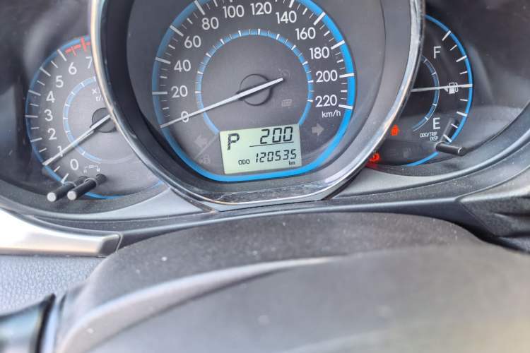 Used Toyota Vios 2014 1.5L Automatic ZhiShang Edition Odometer Close Up