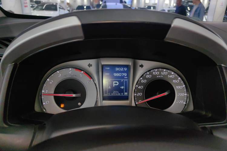 Used Isuzu mu-X 2015 2.5T Two-Wheel Drive Automatic Luxury Edition 7 Seats