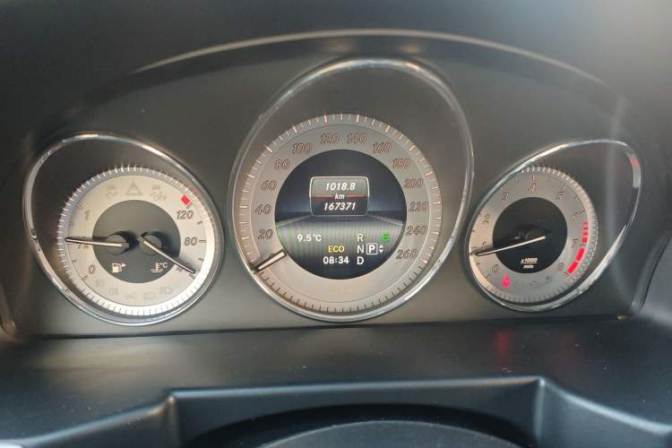 Used Mercedes-Benz GLK-Class 2015 GLK 260 4MATIC Fashion Edition Ultimate Version Odometer Close Up