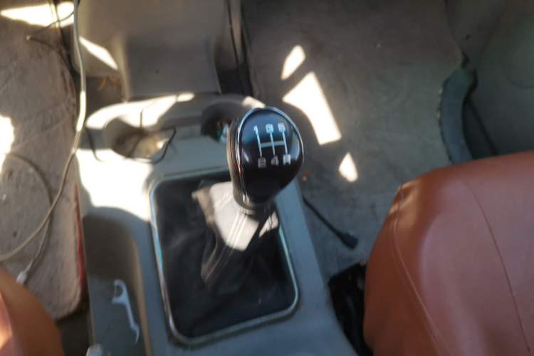 Used FORTHING Lingzhi 2017 M3L 1.6L 7-Seater Comfort Model Gear Lever