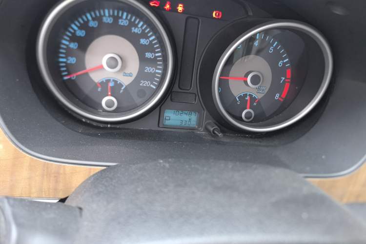 Used Buick Excelle 2015 1.5L Automatic Classic Model Odometer Close Up