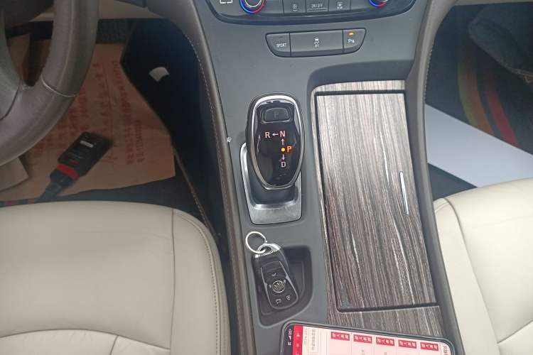 Used Buick LaCrosse 2016 Revised 20T Leading Edition Gear Lever