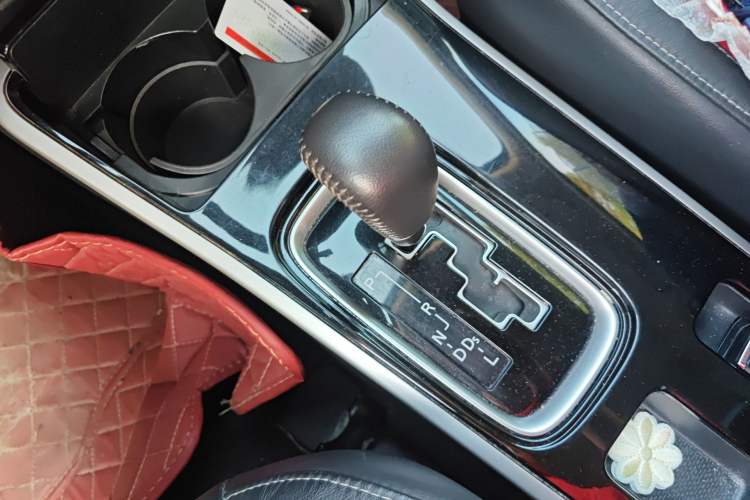 Used Mitsubishi Outlander 2019 2.0L Two-Wheel Drive Comfort Edition 5 Seats China V Standard Gear Lever