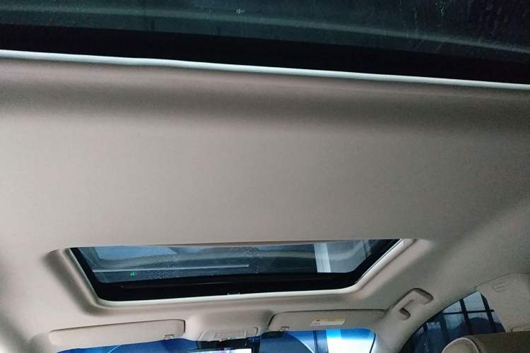 Used Buick GL8 2023 Land Executive Class Deluxe Model
