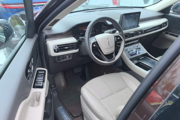 Used Lincoln Aviator 2020 3.0T V6 All-Wheel-Drive Premium Edition Driver Seat