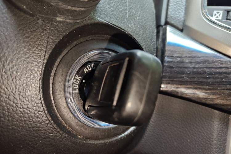 Used Chevrolet Captiva 2014 2.4L 4x4 Flagship Edition 7 Seats Vehicle Key