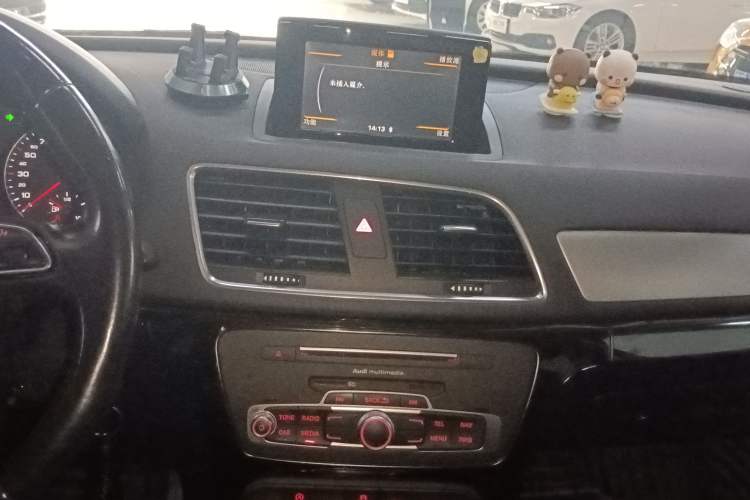 Used Audi Q3 2016 35 TFSI Fashion Model Audio And AC Panel