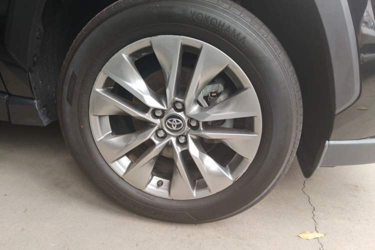 Used Toyota Wildlander 2023 2.0L CVT Two-Wheel Drive Urban Edition Right Front Wheel Hub