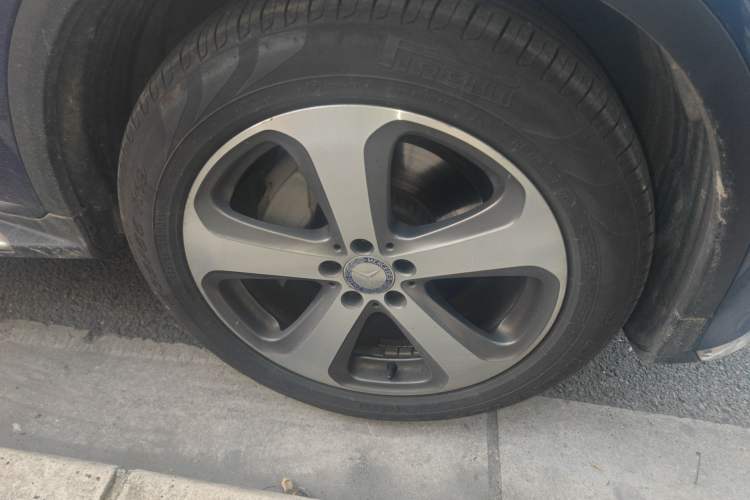 Used Mercedes-Benz GLC 2017 GLC 260 4MATIC Luxury Model Right Front Wheel Hub