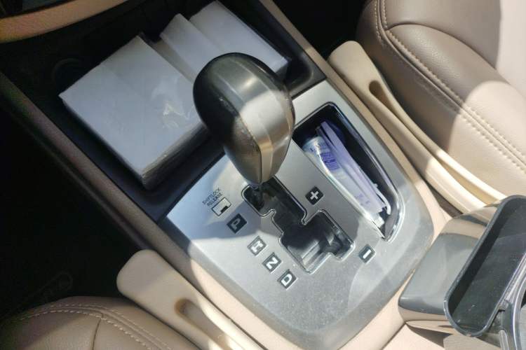 Used Hyundai Santa Fe Classic 2011 2.4 Comfort Edition 7-Seater Two-Wheel Drive Gear Lever