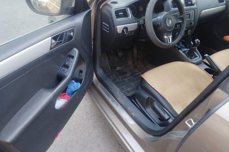 Used Volkswagen Sagitar 2014 1.6L Manual Comfort Model Driver Seat