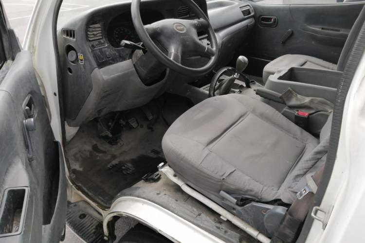 Used Jinbei Hiace 2014 2.0L 5th Generation Kuaiyunwang Business Version 4G19 Driver Seat