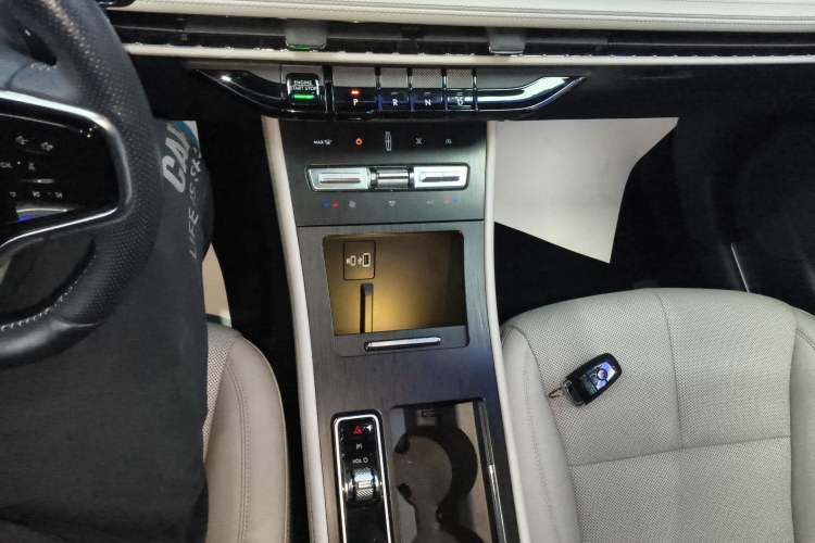 Used Lincoln Corsair 2023 2.0T Two-Wheel Drive Luxury Edition Gear Lever