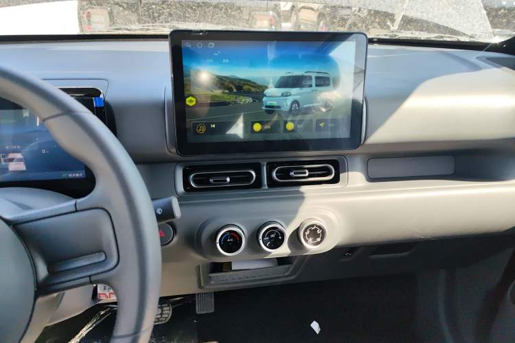 Used Wuling Zhiguang New Energy 2025 Model 305km Ambitious Edition Audio And AC Panel