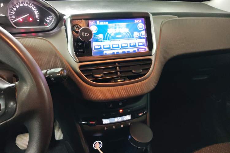 Used Peugeot 2008 2016 230THP Automatic Fashion Edition Audio And AC Panel