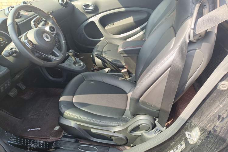 Used smart fortwo 2019 0.9T 66kW Hardtop Wind Power Edition China VI Left Rear Seat