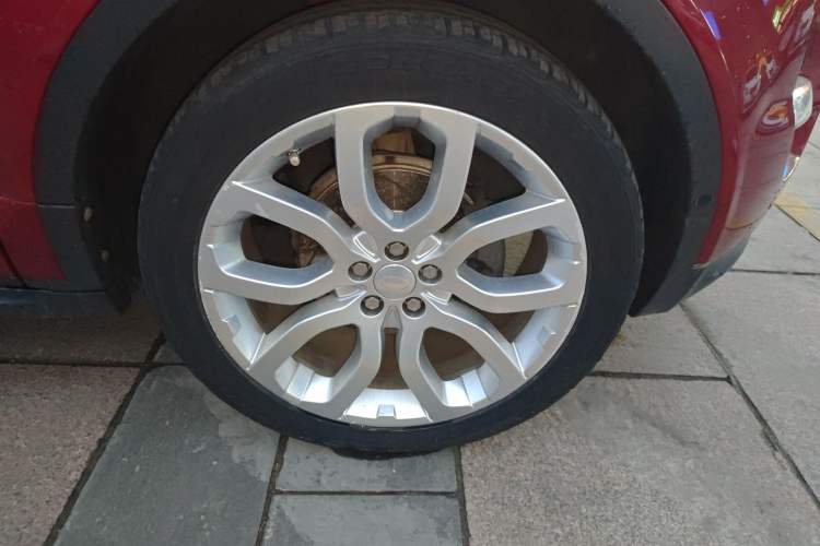 Used Land Rover Range Evoque 2014 2.0T 5-Door Ignite Edition Right Front Wheel Hub