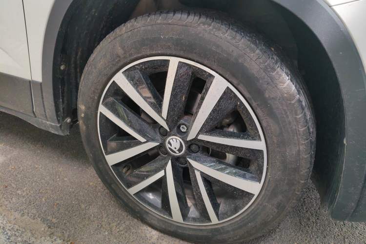 Used Skoda Kamiq 2020 1.5L Automatic Comfort Edition Right Front Wheel Hub