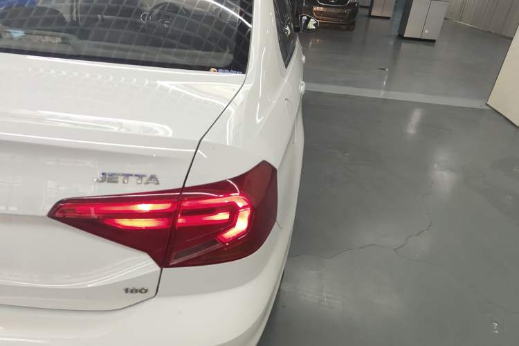 Used Volkswagen Jetta 2017 1.5L Manual Fashion Edition
