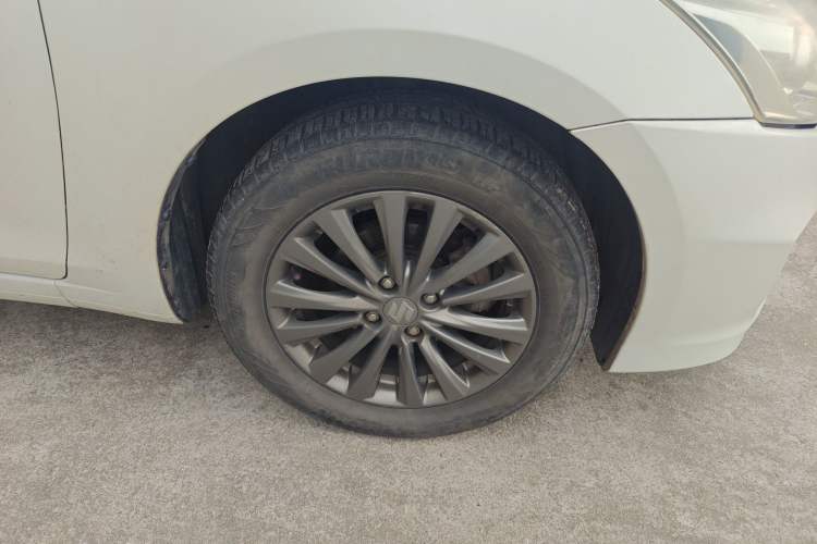 Used Suzuki Alivio 2015 1.6L Manual Comfort Model Right Front Wheel Hub