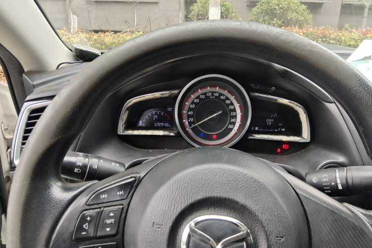 Used Mazda Mazda 3 Axela 2014 Sedan 1.5L Automatic Comfort Model
