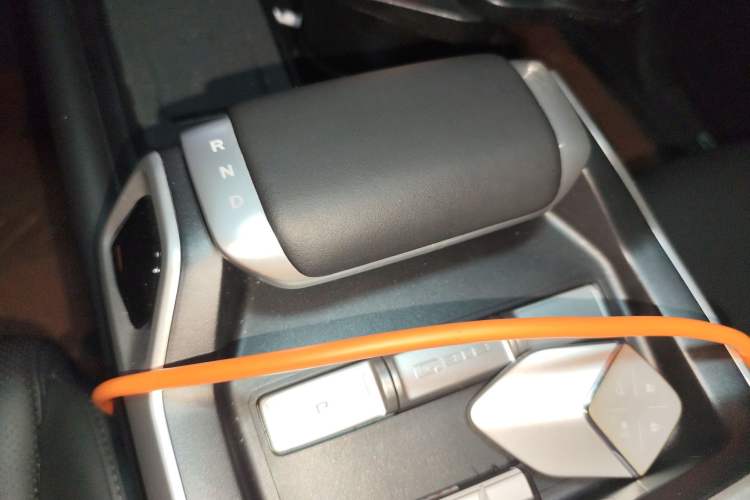 Used Deepal G318 2024 Two-Wheel Drive Air Suspension Version Gear Lever