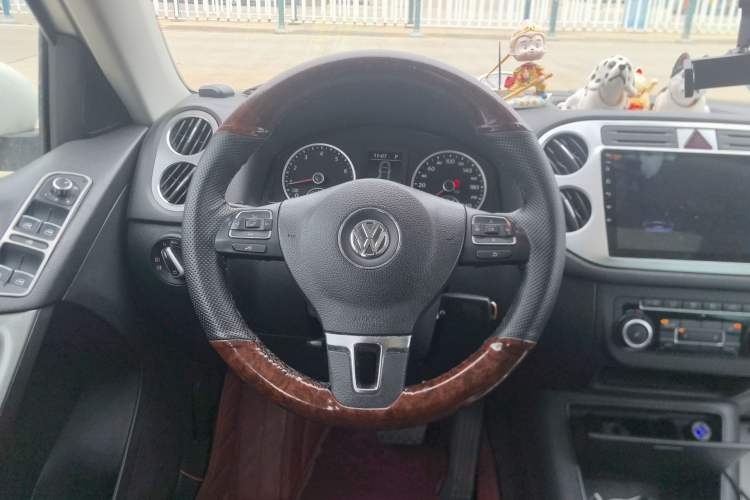Used Volkswagen Tiguan 2010 2.0 TSI Automatic All-Wheel Drive Flagship Edition Steering Wheel