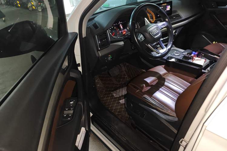 Used Audi Q5L 2018 40 TFSI Prestige Edition China VI Emission Standard Driver Seat