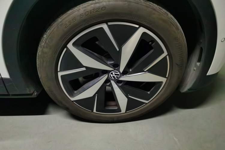 Used Volkswagen ID.4 CROZZ 2022 Long-Range Lite PRO Edition Right Front Wheel Hub